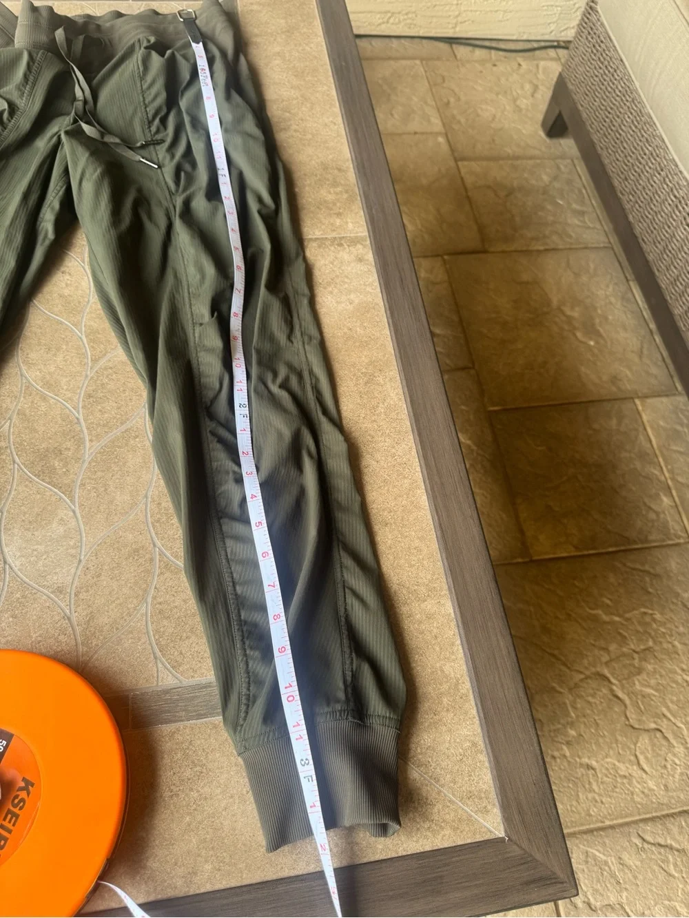 Used in Excellent condition. Used SZ 8 Lululemon Dance Studio Mid-Rise Jogger Da